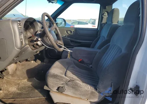 2001 Chevrolet S Truck S10 from USA, damaged, VIN 1GCCS14W8Y8158532